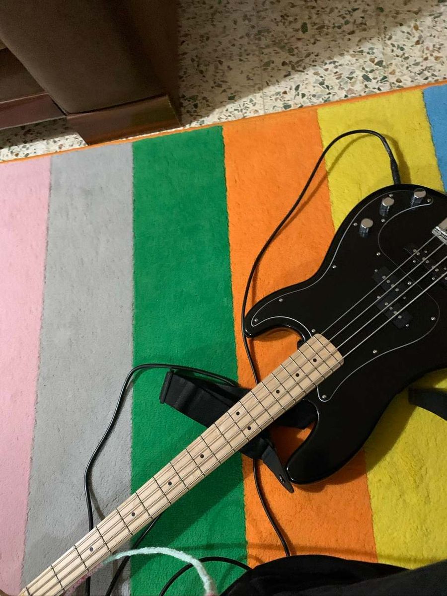 Squier Affinity Precision Bass PJ Akçaağaç Klavye Black PG Black Bas Gitar - fotoğraf 1