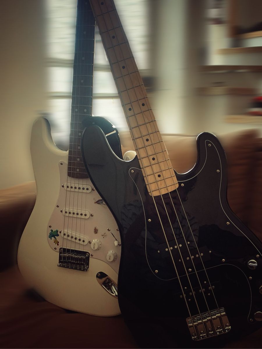 Squier Affinity Precision Bass PJ Akçaağaç Klavye Black PG Black Bas Gitar - fotoğraf 2